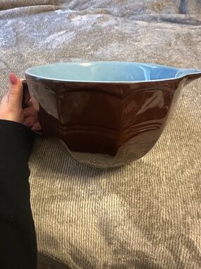 Lindt Chocolatier 10 cup ceramic mixing bowl brown and white